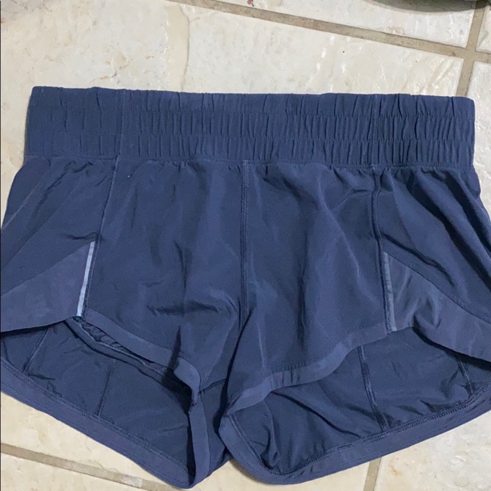 LuLuLemon Hotty Hot Shorts Size 6 2.5